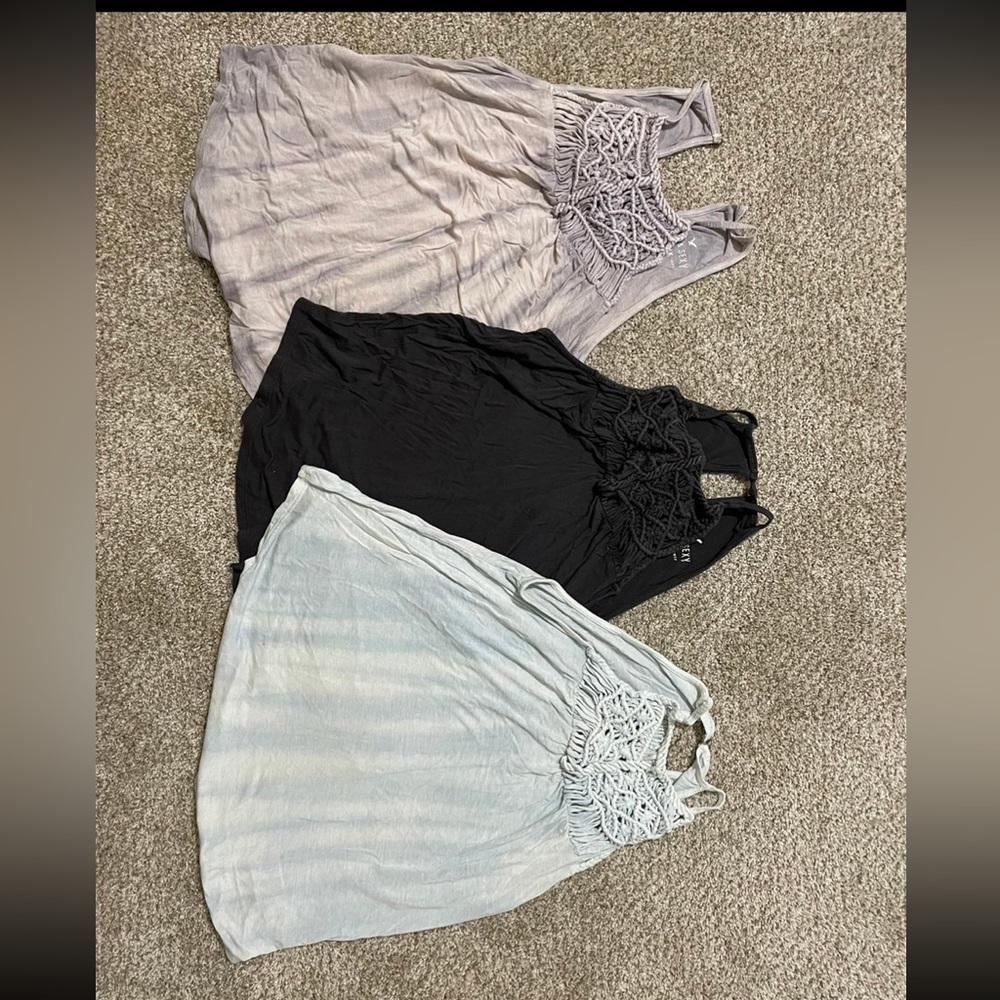 Womans AEO tank tops